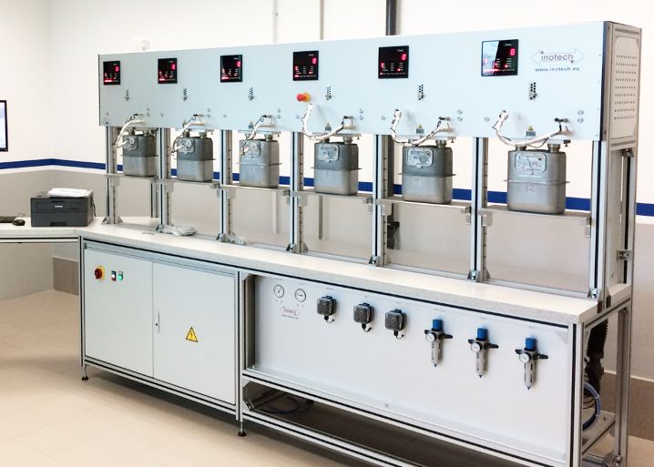Balgengaszähler-Prüfstand mit sechs Prüfplätzen bei einem Energieversorger