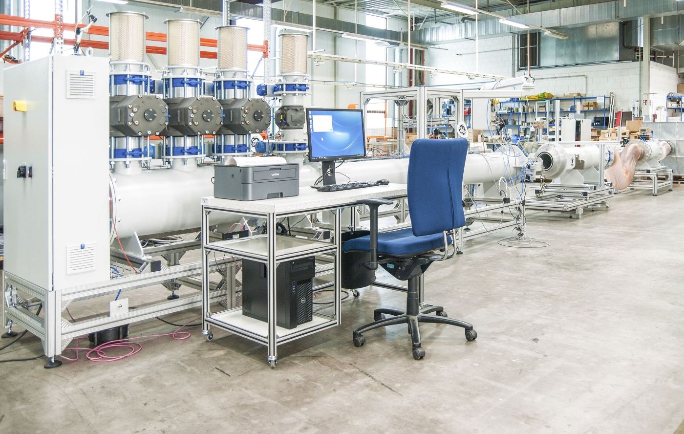 Postazione di comando con software di prova inotech